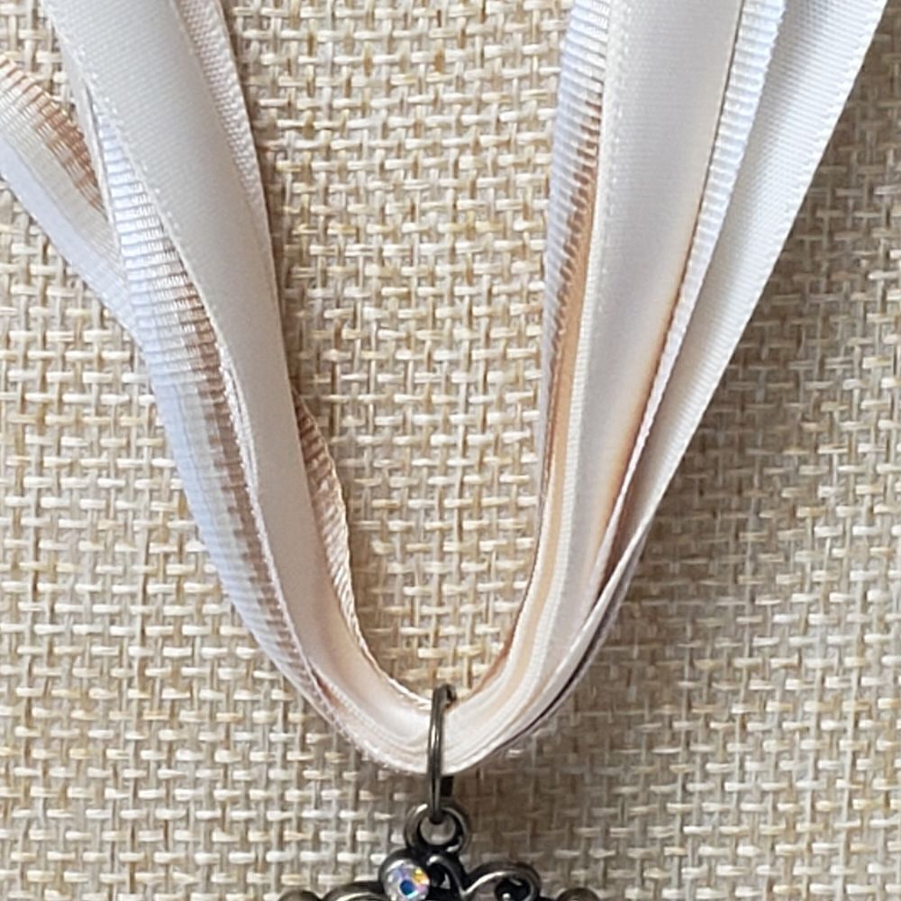 Dramatic Ribbon Necklace With Large Dramatic Jeweled Pendant - Picture 3 of 7
